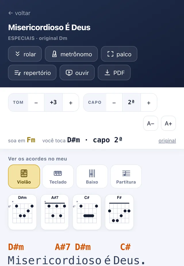 Cifra com tom +3 e capotraste na 2ª casa: o app mostra que soa em Fá menor enquanto você toca em Ré sustenido menor